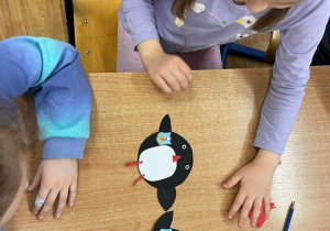 Praca plastyczna Pingwinek wykonana z pomocą drugoklasistów