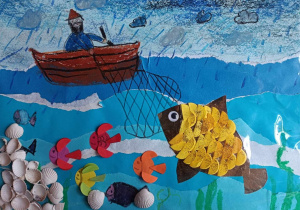 4.Praca plastyczna przedstawiająca bajkę o rybaku i złotej rybce. Praca wykonana przy użyciu kredek, kolorowego papieru oraz muszelek.