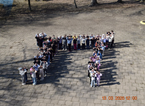 Litera Pi ulożona z uczniów