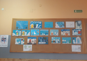 Zdjęcie przedstawia prace uczniów w ramach konkursu "Zimowy pejzaż"